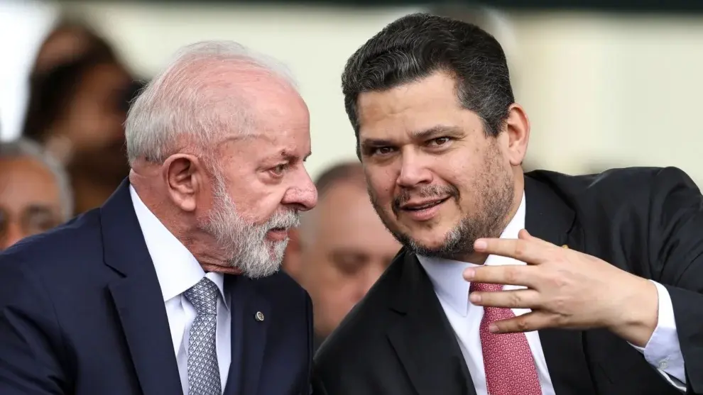 Alcolumbre busca Lula para reconstruir relação após derrota