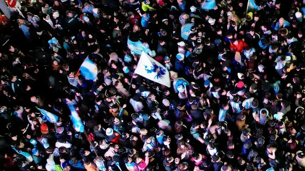 Argentina explode em festa após virada histórica sobre Inglaterra