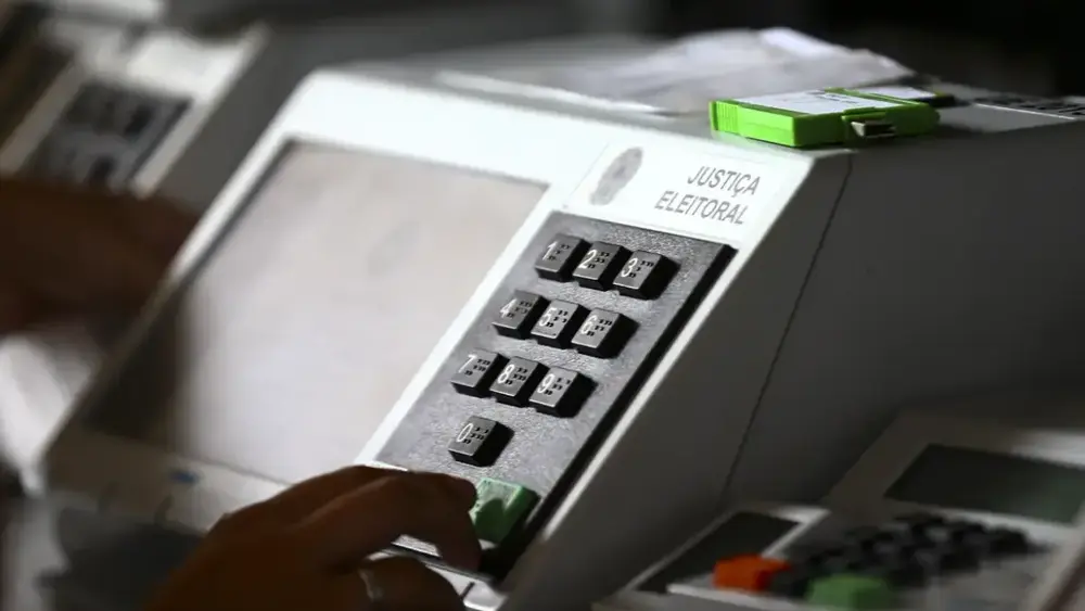 Candidatos ao GDF intensificam campanha com sabatinas e atos nesta segunda
