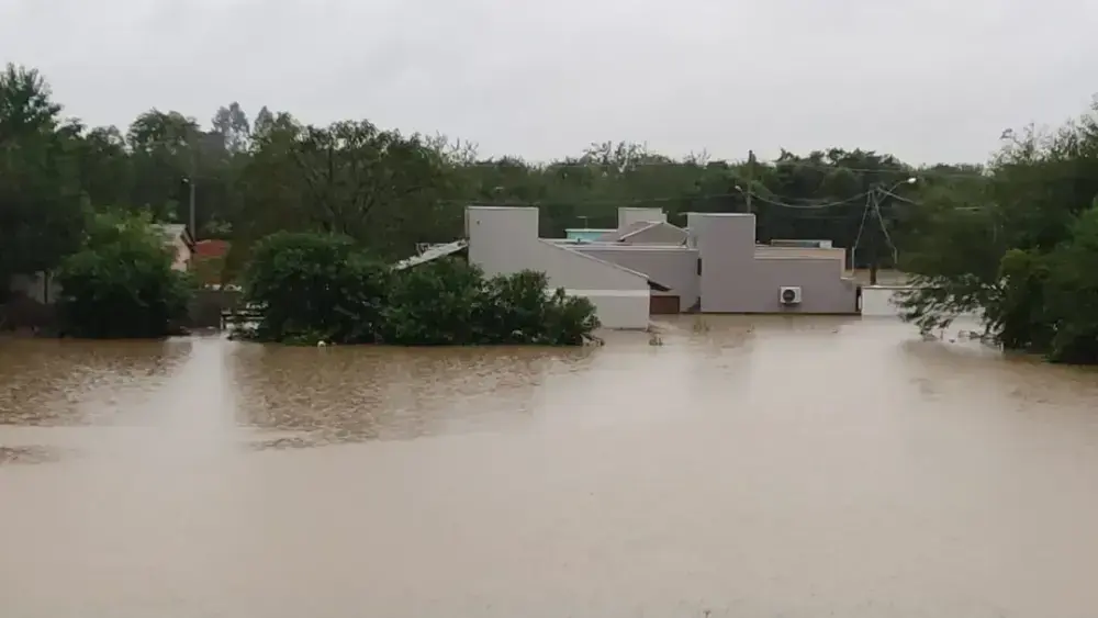 Chuva no RS: 1.207 desabrigados e 194 cidades com danos