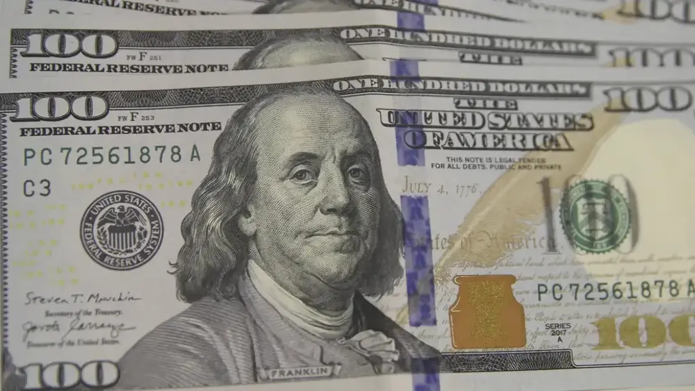 Dólar abre estável com IPCA-15 abaixo do esperado
