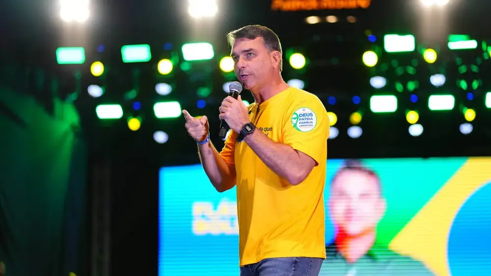 Flávio Bolsonaro diz que aceitará resultado das urnas