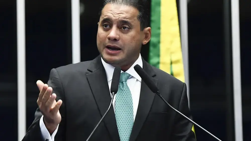 PF: Senador tentou interferir em investigação no STJ