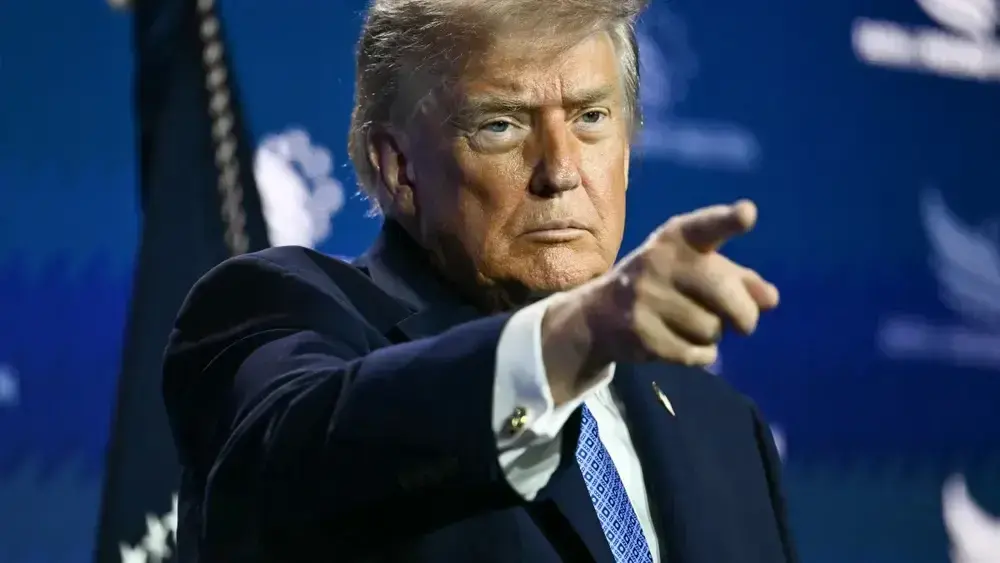 Trump pede cassação de licenças de emissoras que recusaram transmissão