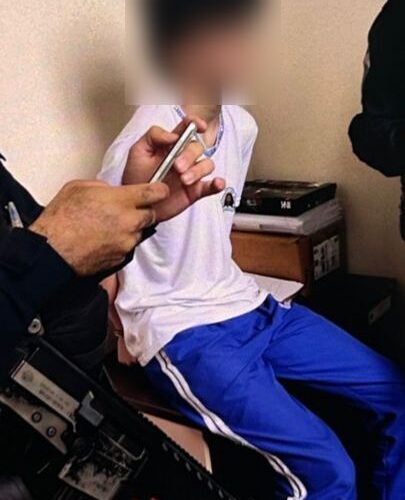 Adolescente de 13 anos se entrega após ataque em escola que deixou 2 mortas