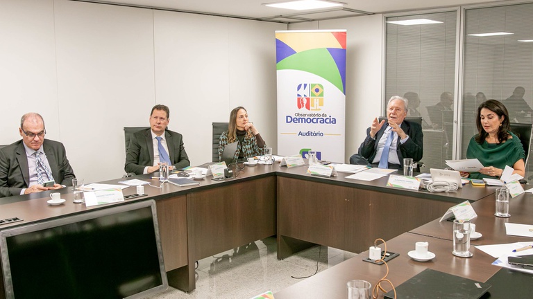 AGU aprova guia para uso responsável de IA nas eleições