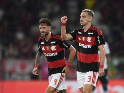 Flamengo empata com Athletico-PR e segue a 4 pontos do líder Palmeiras