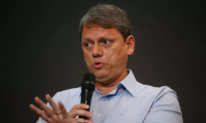 Tarcísio: SP avança sem apoio federal e defende projeto de Bolsonaro
