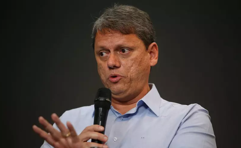Tarcísio: SP avança sem apoio federal e defende projeto de Bolsonaro