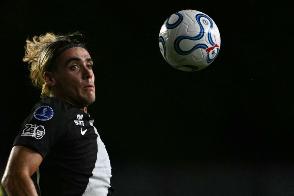 Vasco perde por 3 a 0 em casa e torcida ataca Renato Gaúcho