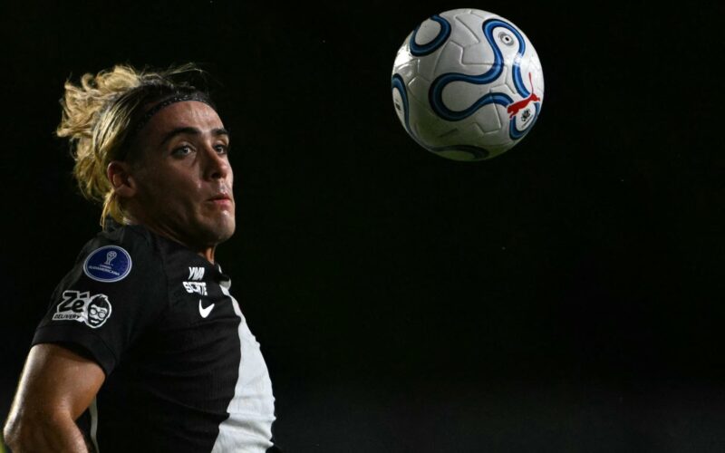 Vasco perde por 3 a 0 em casa e torcida ataca Renato Gaúcho