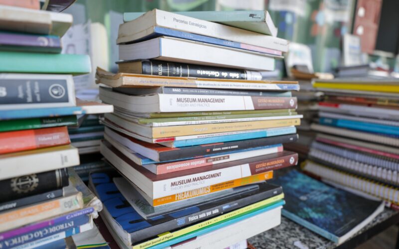 Venda de livros cresce 6,5% em 2025 impulsionada por obras gerais