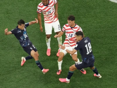 EUA atropela Paraguai por 4 a 1 na estreia da Copa
