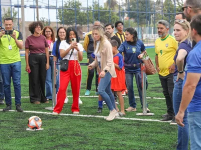 Celina Leão inaugura campos sintéticos reformados em Taguatinga e Samambaia