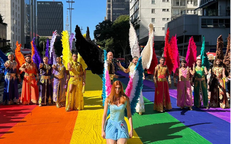 Parada LGBT+ expõe ausência da direita e contrasta com Marcha
